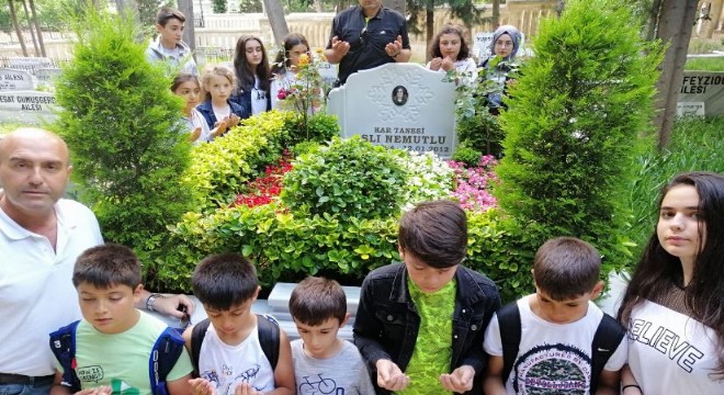 Nemutlu Ailesi genç kayakçıları ağırladı