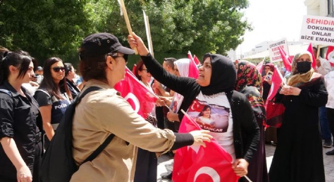 Nöbetteki Annelerden HDP’lilere tepki