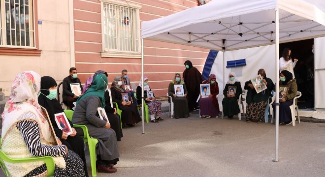 Nöbetteki ailelere destek yağıyor