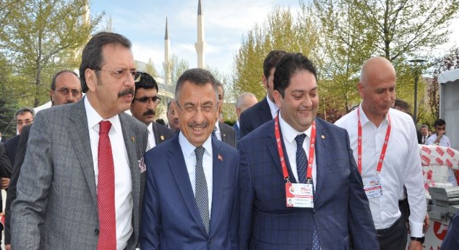 Oktay,  Erzurum standını ziyaret etti