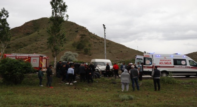 Oltu Topkaynak’ta trafik kazası: 4 yaralı