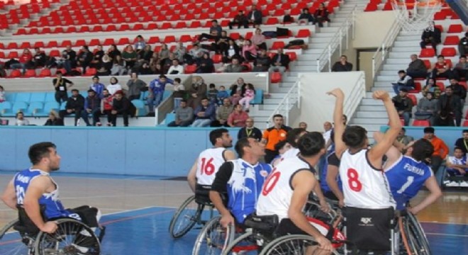 Oynadıkları basketbolla alkış topladılar