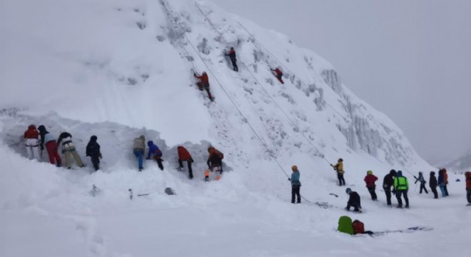Buz tırmanışı eğitimi başarıyla gerçekleşti