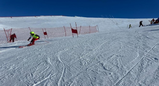 Palandöken’de kayak yarışları başladı