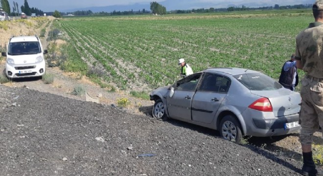 Pasinler yolunda trafik kazası: 2 yaralı