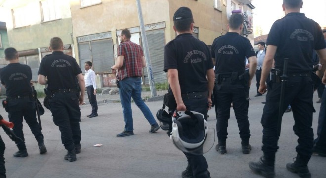 Polis kavgayı büyümeden önledi