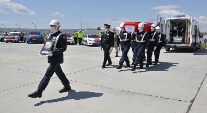 Şehit astsubay dualarla uğurlandı