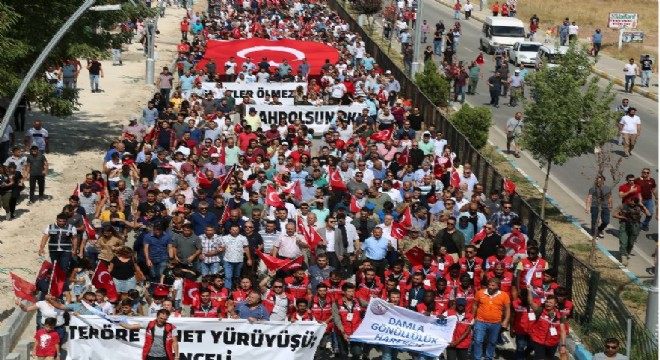 “Şehitler Ölmez, Vatan Bölünmez”