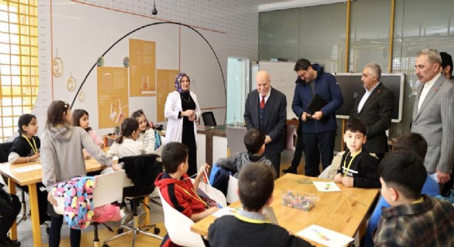 Sekmen öğrencilere seslendi