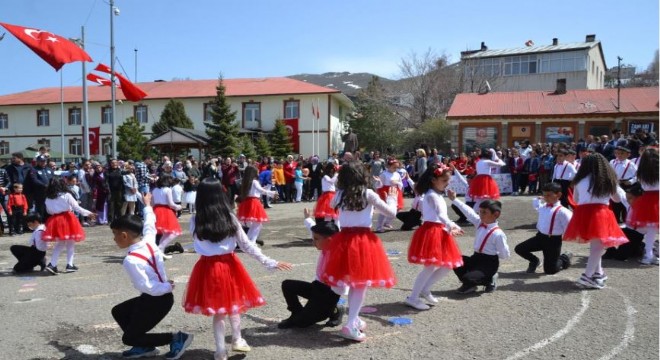 Şenkayalılar 23 Nisan coşkusunu paylaştı