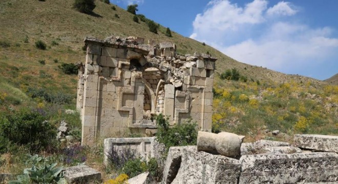 Tarihi kümbet turizme kazandırılmayı bekliyor