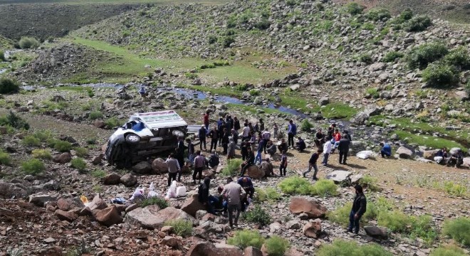 Tekman yolunda kaza: 3 yaralı