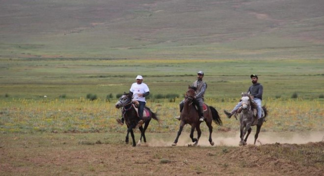 Terörden arındırılan yaylada at yarışı heyecanı