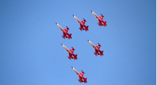 Türk Yıldızları ve Solo Türk Erzurum semalarındaydı