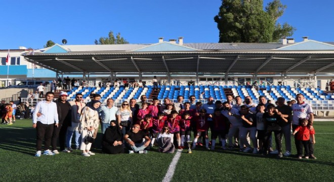 U12’de Oltu 25 Mart Spor şampiyon