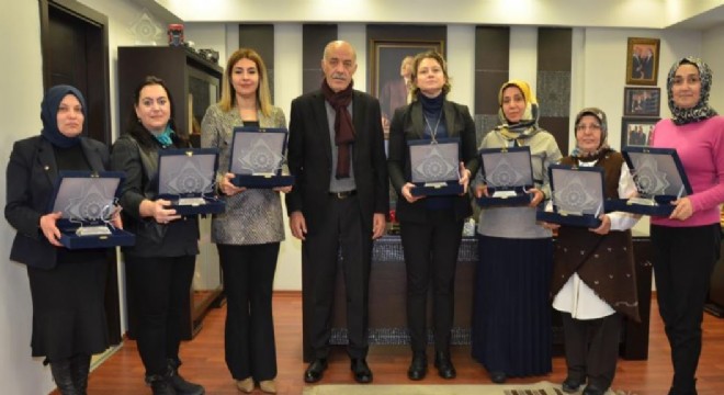 Yücelik’ten KGK İcra Komitesine plaket