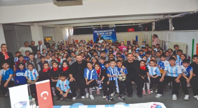 Yumlu ve Akgün den öğrencilere 23 Nisan sürprizi