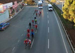 Bisikletçiler Sarıkamış yolunda