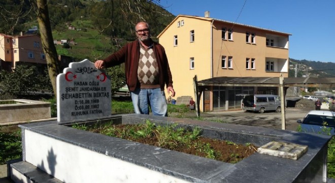 Kardeşleri boş mezarı ile teselli buluyor