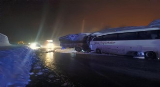 Bingöl - Erzurum yolunda trafik kazası: 3 yaralı
