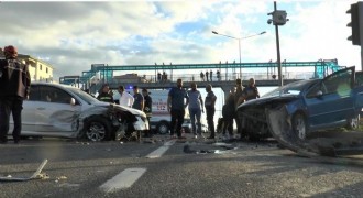 Çat yolunda trafik kazası: 9 yaralı