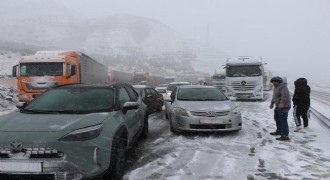 Erzincan-Sivas yolunda ulaşım güçlükle sağlanıyor