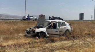 Erzincan yolunda otomobil şarampole düştü: 1 yaralı