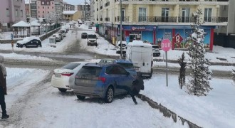 Erzurum'da 5 araçlı zincirleme kaza