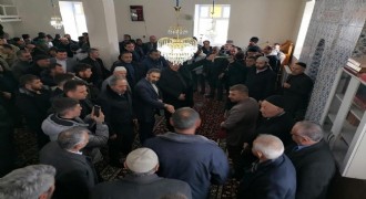 Kur'an-ı Kerim'e el basarak barış için yemin ettiler