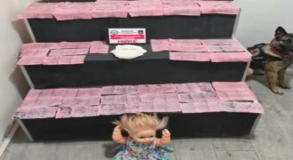 Oyuncak bebekten uyuşturucu çıktı