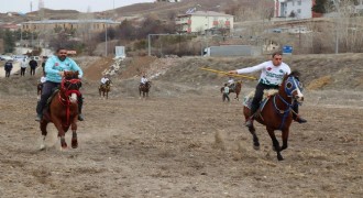 Tercan’ın kurtuluşunun 108. yılında cirit heyecanı