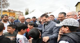 Uçar Kurtderesi'nde vatandaşlarla buluştu