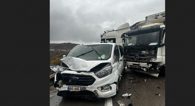 Aşkale Tepebaşı'da zincirleme trafik kazası