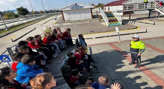 Emniyetten İlkokul öğrencilerine trafik eğitimi