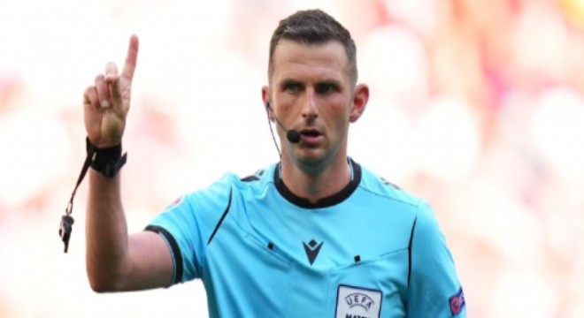 Türkiye - İtalya maçında Michael Oliver düdük çalacak
